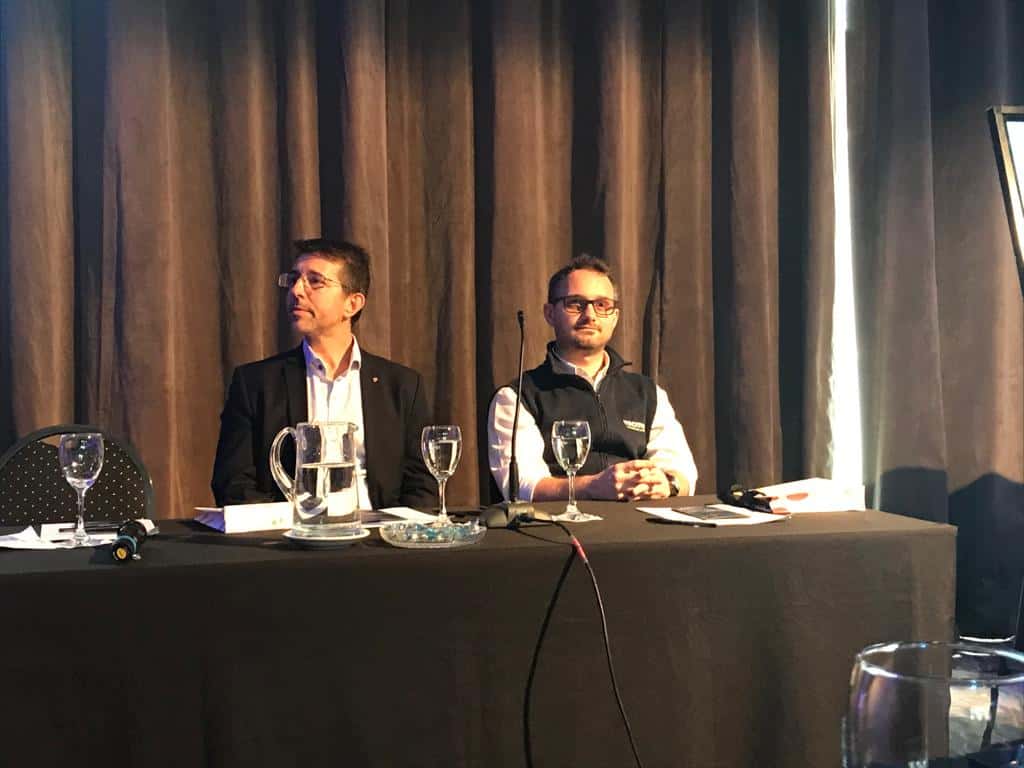 luciano gentile e carlos trebisacce em evento da neovero sistemas na argentina